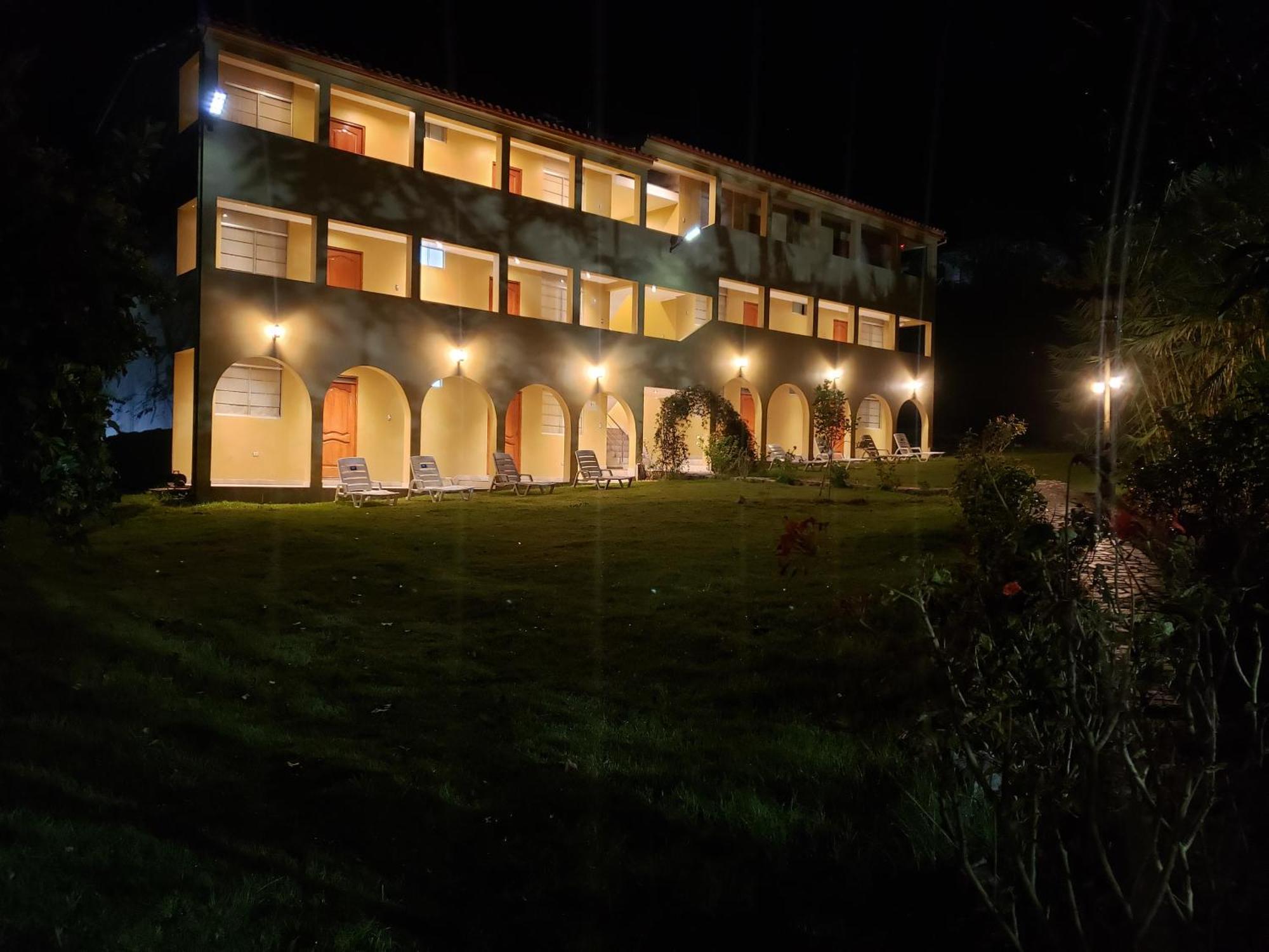 La Curva Hotel